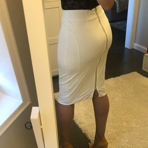 Pencil skirt with gold zipper
